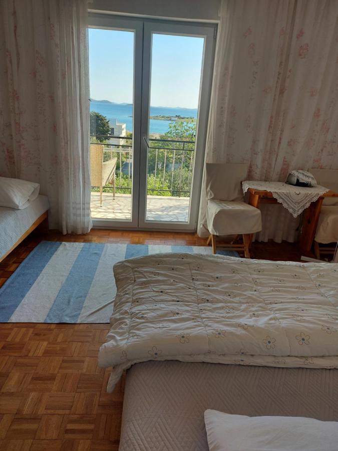 Janice L Pakoštane Pokoj fotografie